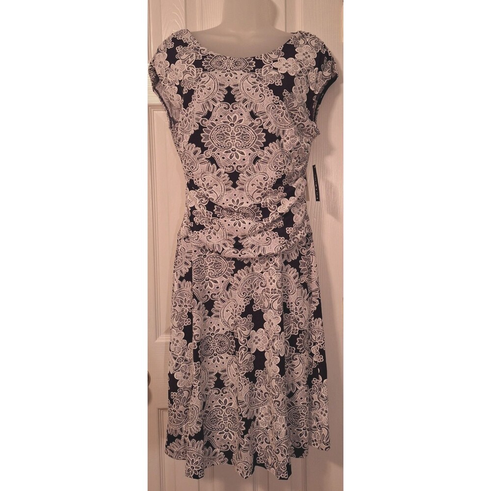 En Focus Studio Black w/White Floral Lace Style Applique Dress Women Size 14 NWT